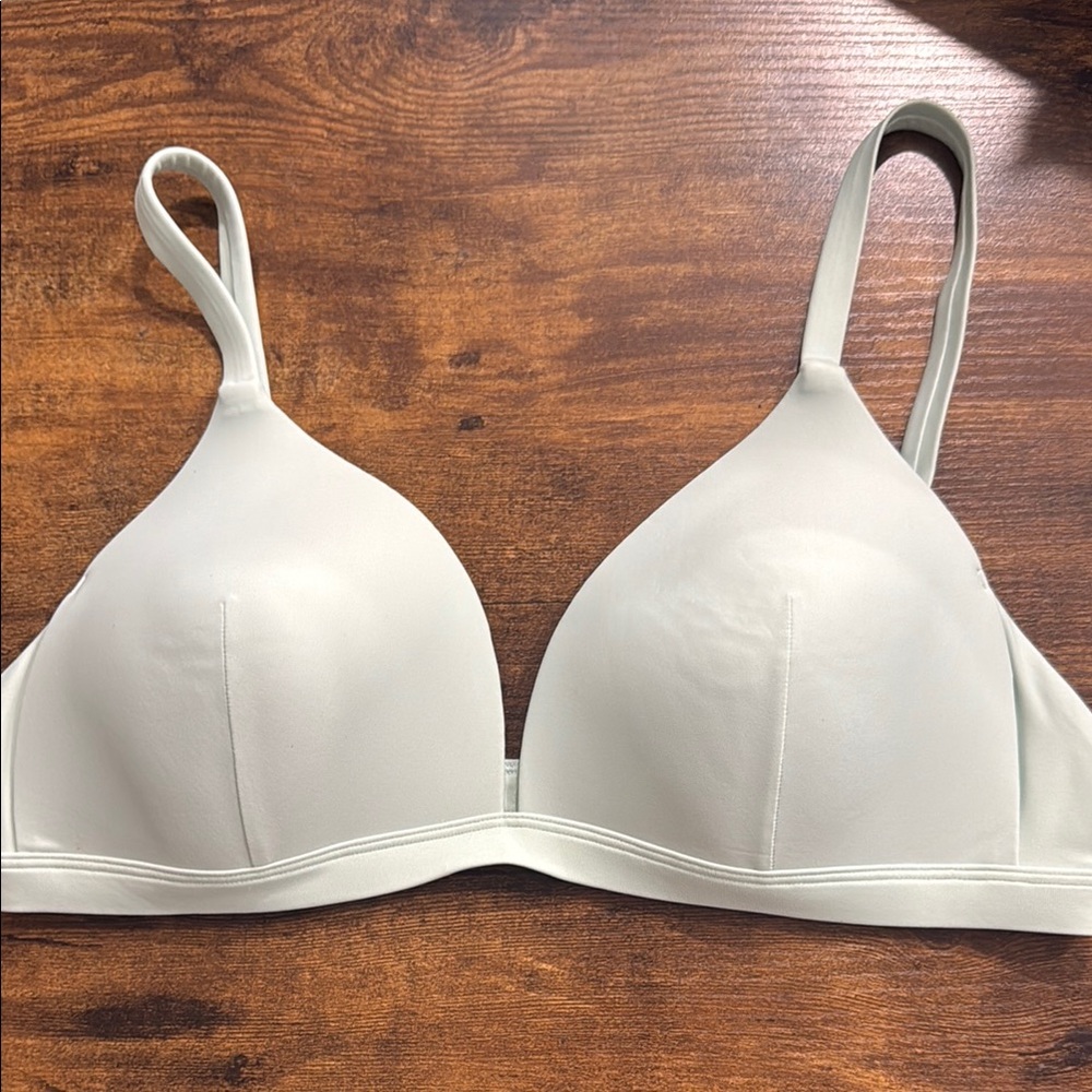 BNWT Lululemon Warerside swim Top C Size 10